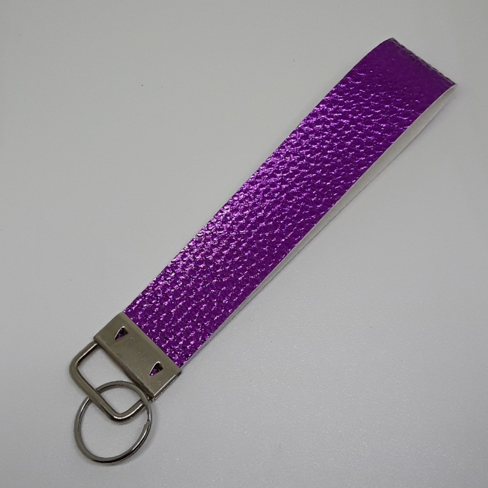 Purple wristlet keychain - Picture 3 of 5